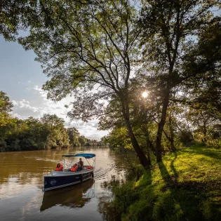 Autour de l'eau, balade en bateau en Bourgogne du Sud